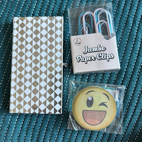 Stationary Set Sticky Notes, Paper Clips - Picture 2 of 5